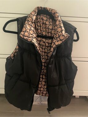 Reversible GUESS Puffer Vest in Black with Tan Logo Lining